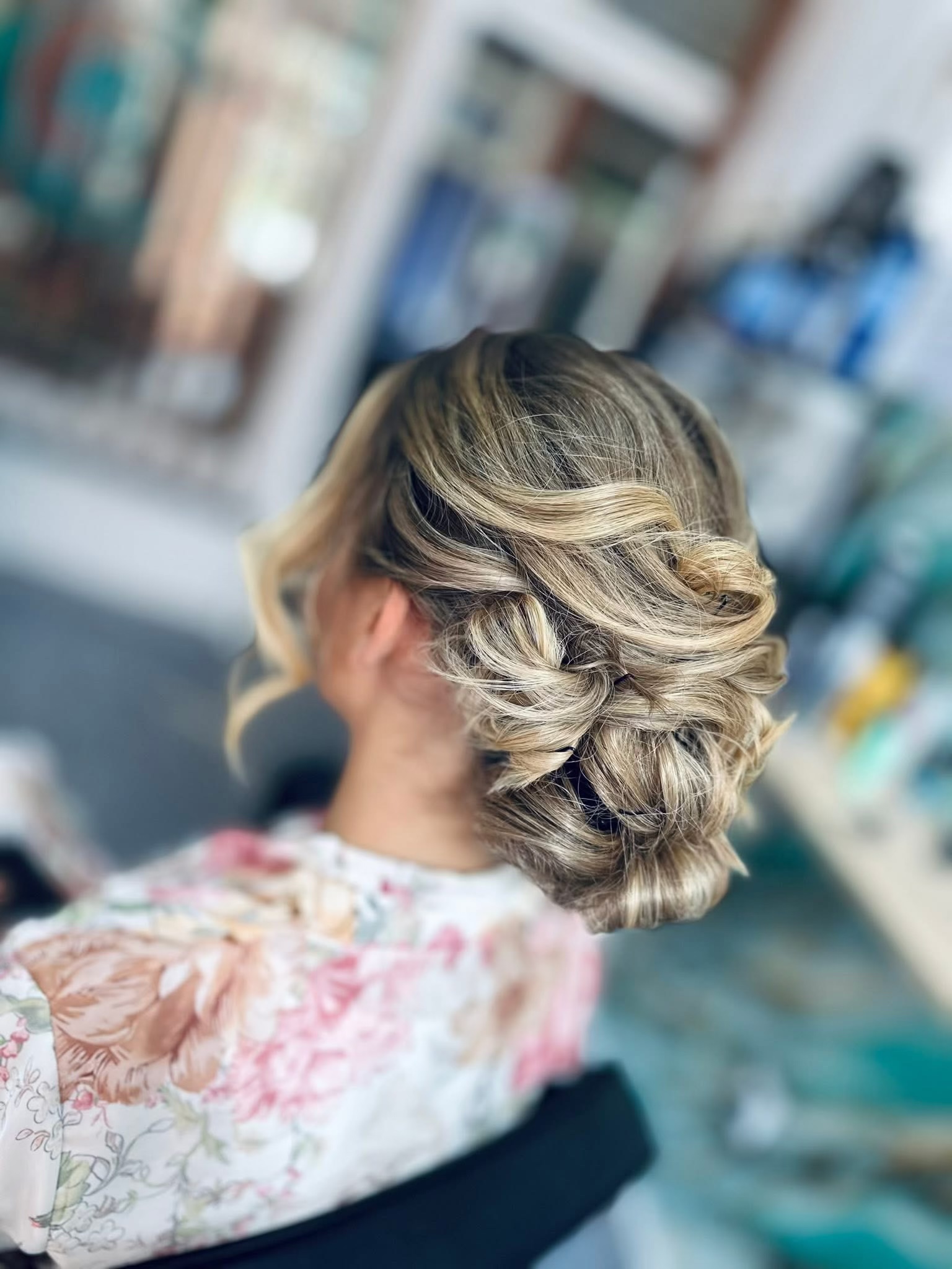 Mjesto gdje elegancija počinje i nikada ne prestaje… Frizerski salon AS Elegant.. 🤍
