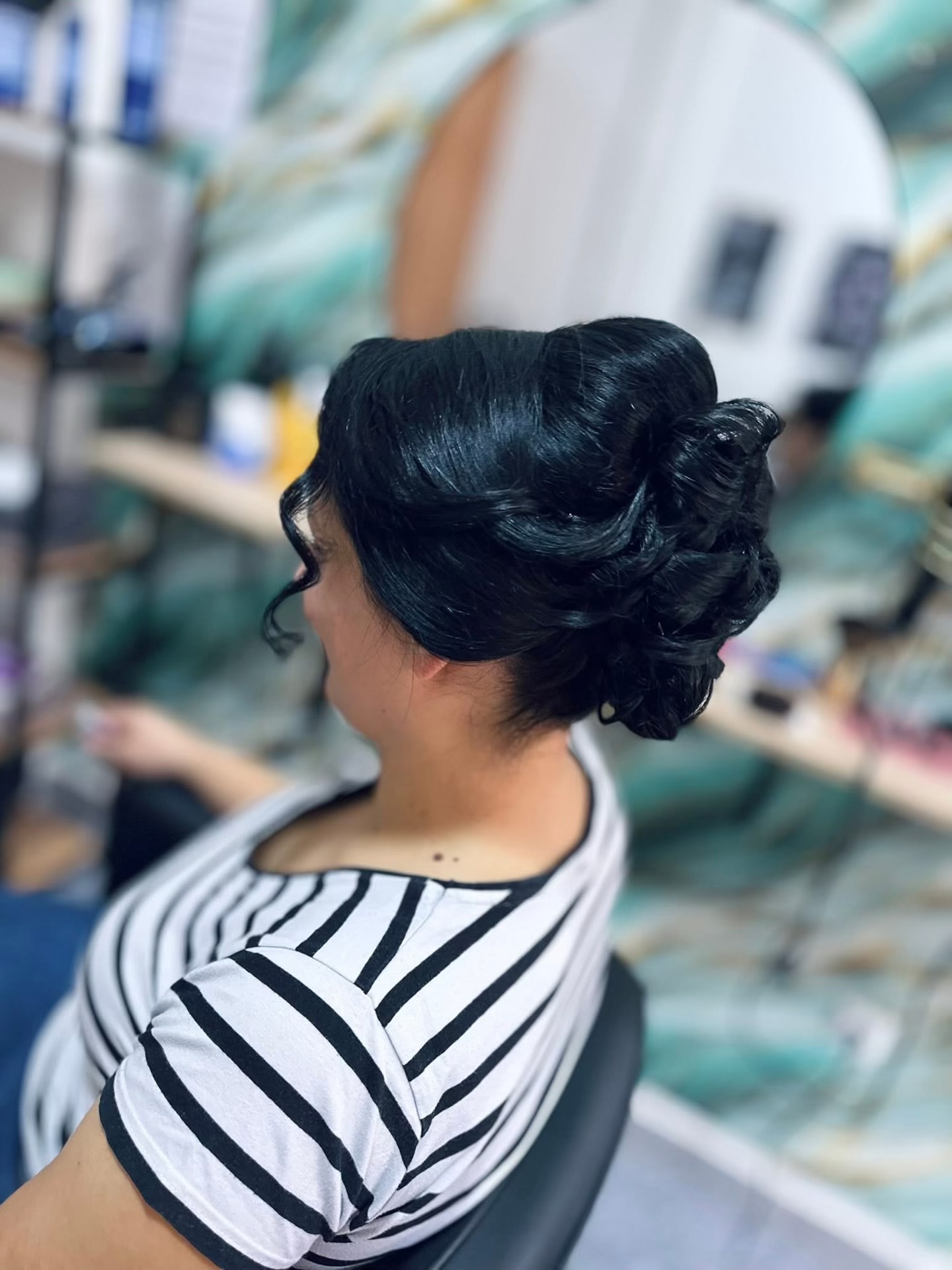 Mjesto gdje elegancija počinje i nikada ne prestaje… Frizerski salon AS Elegant.. 🤍